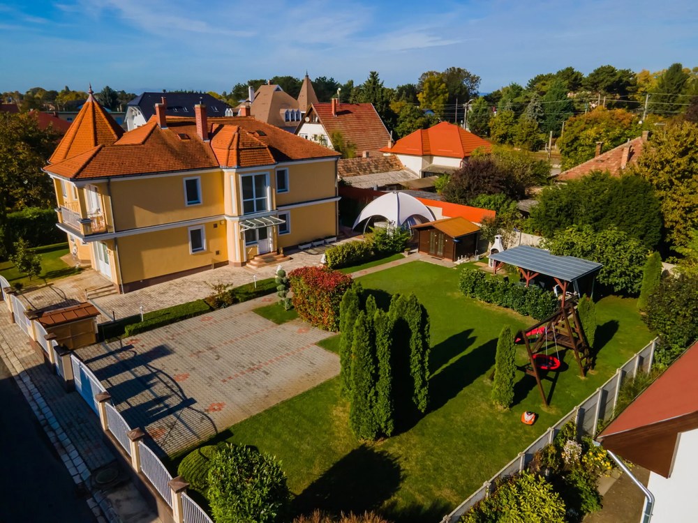 Korponyi Villa logó